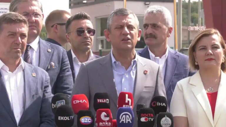 chp-lideri-ozgur-ozelden-akpli-gulerin-komisyon-sozlerine-tepki-hadsizlik-yapiyor-q1mCCurD.jpg