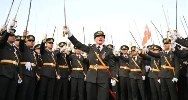 harp-okullarinin-4-gun-sonraki-mezuniyet-toreninde-ataturkcu-tegmenler-alarmi-TgIraDOA.jpg