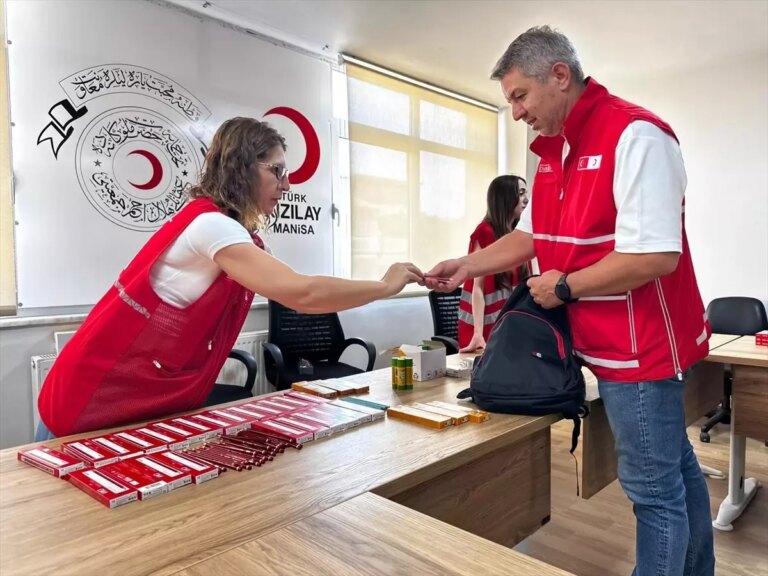kizilaydan-egitime-destek-kampanyasi-PHCWdLT9.jpg
