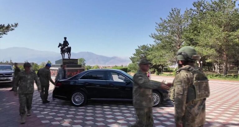 orgeneral-metin-tokelden-dogu-karadenizdeki-birliklere-ziyaret-TEaIHijN.jpg