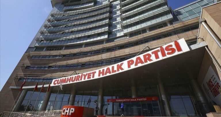 chp-saflarini-siklastirdi-hizipcilere-gecit-yok-1ENWgWF1.jpg