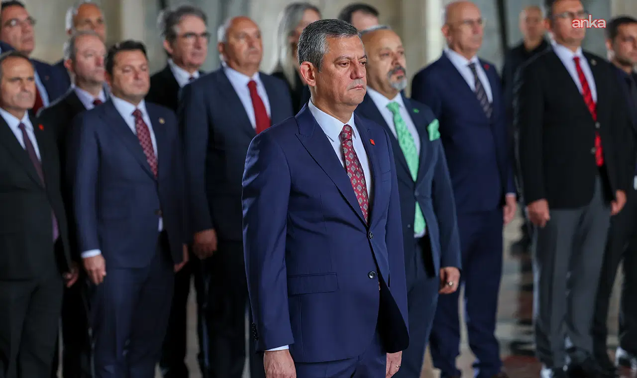 chpden-anitkabire-ziyaret-ozgur-ozelden-ataturke-soz-adalet-demokrasi-ve-toplumsal-refah-vurgusu-AExOl6Ah.jpg