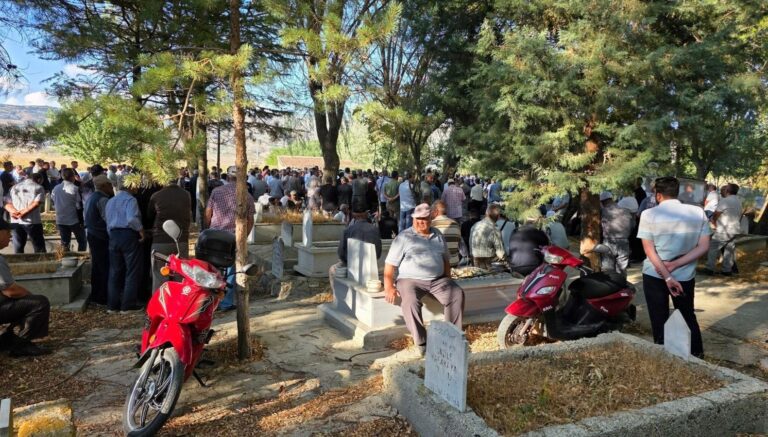 iki-ay-once-evlendi-kazada-hayatini-kaybetti-374u2Am8.jpg