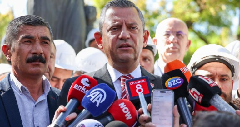 ozel-kurultay-davasi-icin-resti-cekti-xeZ72ii1.jpg
