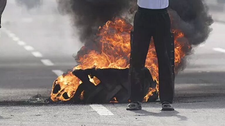 protestolarda-5-kisi-can-verdi-d8HVE1hl.jpg