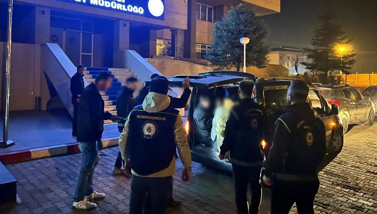 bagajdan 10 kacak gocmen cikti 2RVzxa3n.jpg