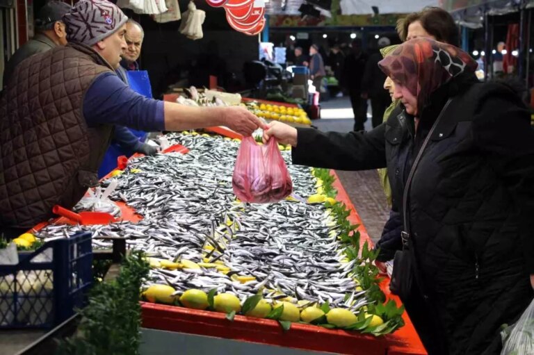 boluda hamsi fiyatlari dustu btiKEZtU.jpg