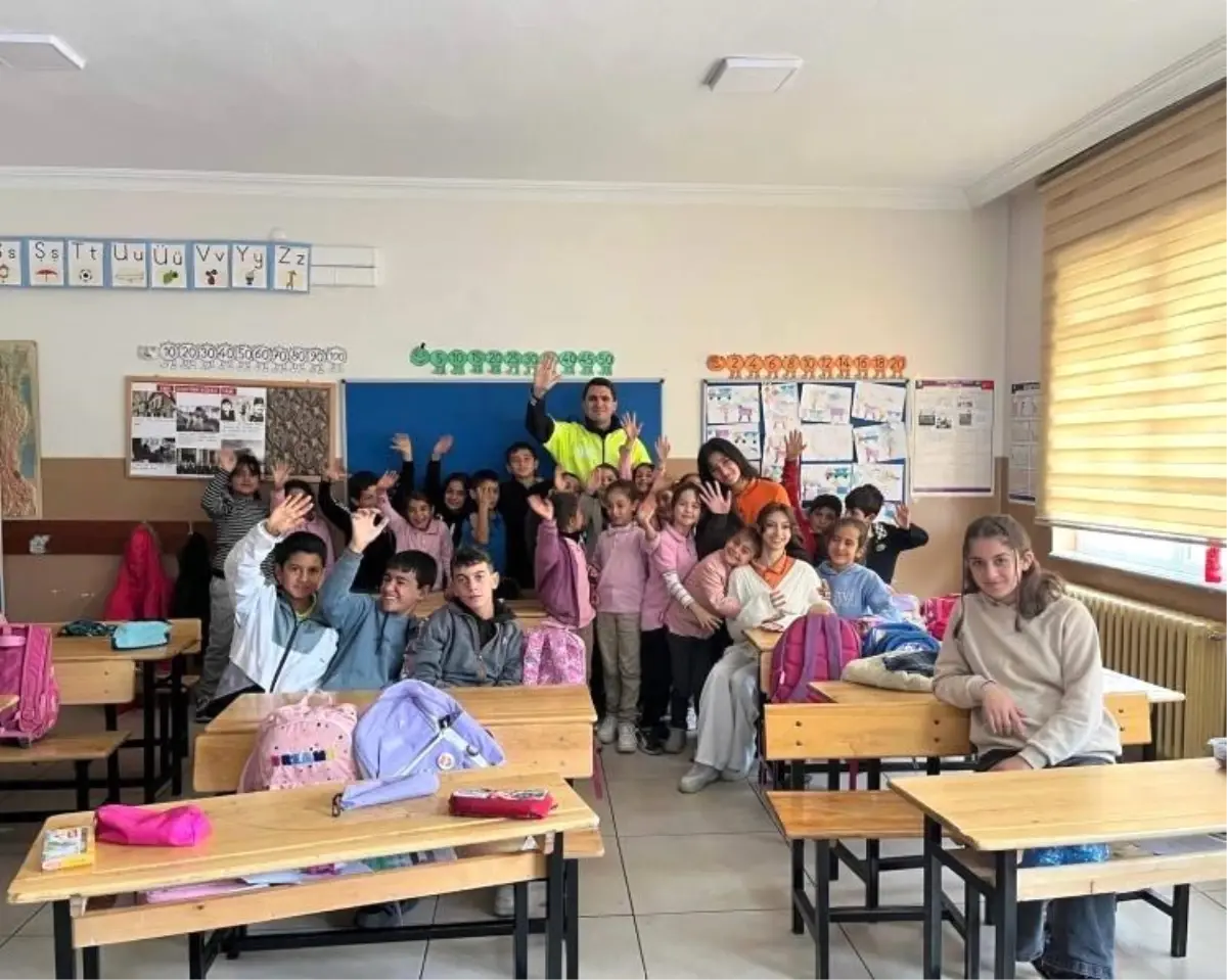 bozuyukte ogrencilere trafik guvenligi semineri duzenlendi OBE7A7mW.jpg