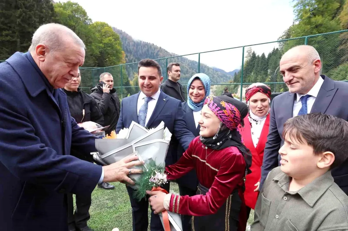 cumhurbaskani-erdogan-ayder-yaylasinda-8RpCATct.jpg
