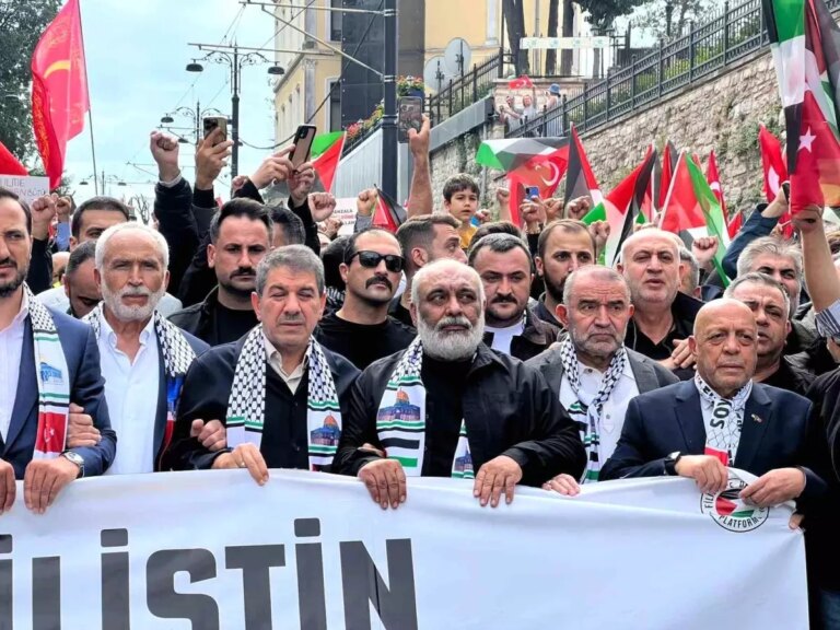 istanbulda-israilin-filistin-soykirimina-karsi-buyuk-yuruyus-YPTfW6Vl.jpg