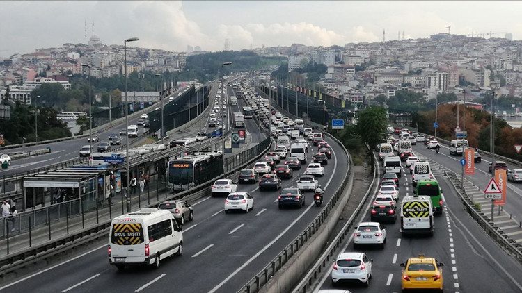 istanbulda-trafige-kapali-yollar-12-ekim-2025-pazar-gunu-istanbulda-hangi-yollar-kapali-alternatif-guzergahlar-nereler-rvQawBek.jpg