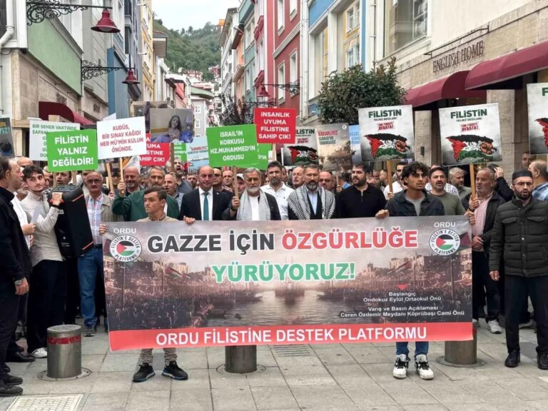 orduda-filistin-icin-yuruyus-duzenlendi-P7S3Y5mf.jpg