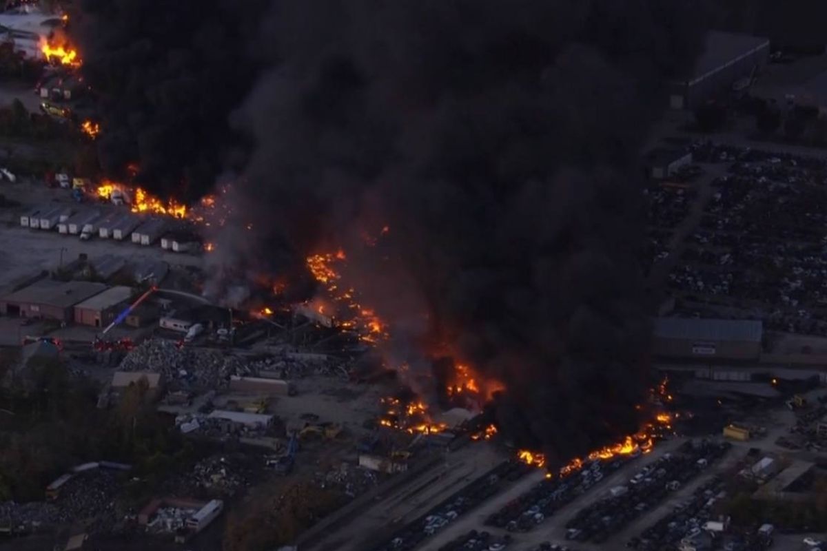 abdde kargo sirketi upsye ait ucak dustu ardindan patlama meydana geldi FRAbUFgs.jpg