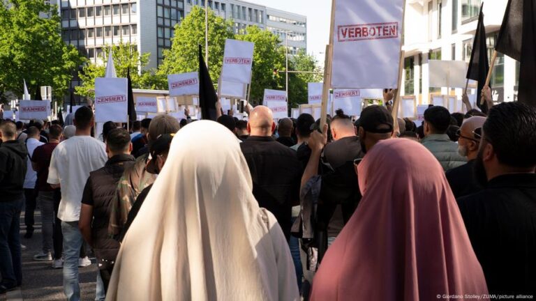 almanyada hilafet cagrisi yapan dernek yasaklandi wNURATg4.jpg