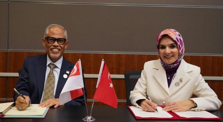 bakan goktas turkiyenin doha buyukelciligini ziyaret etti Rpv4ZkYg.jpg