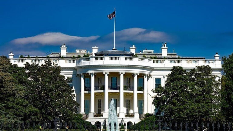 beyaz saray abd baskani trump pazartesi gunu suriye cumhurbaskani sara ile gorusecek CKIccjtm.jpg