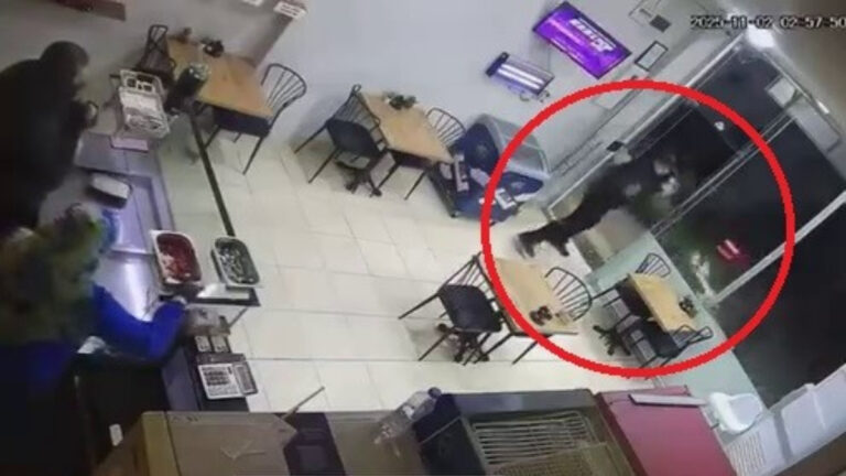 bursada kaza yaparak ilerledigi caddedeki is yerine carpti kazanin ardindan kacti TuEeIMmU.jpg