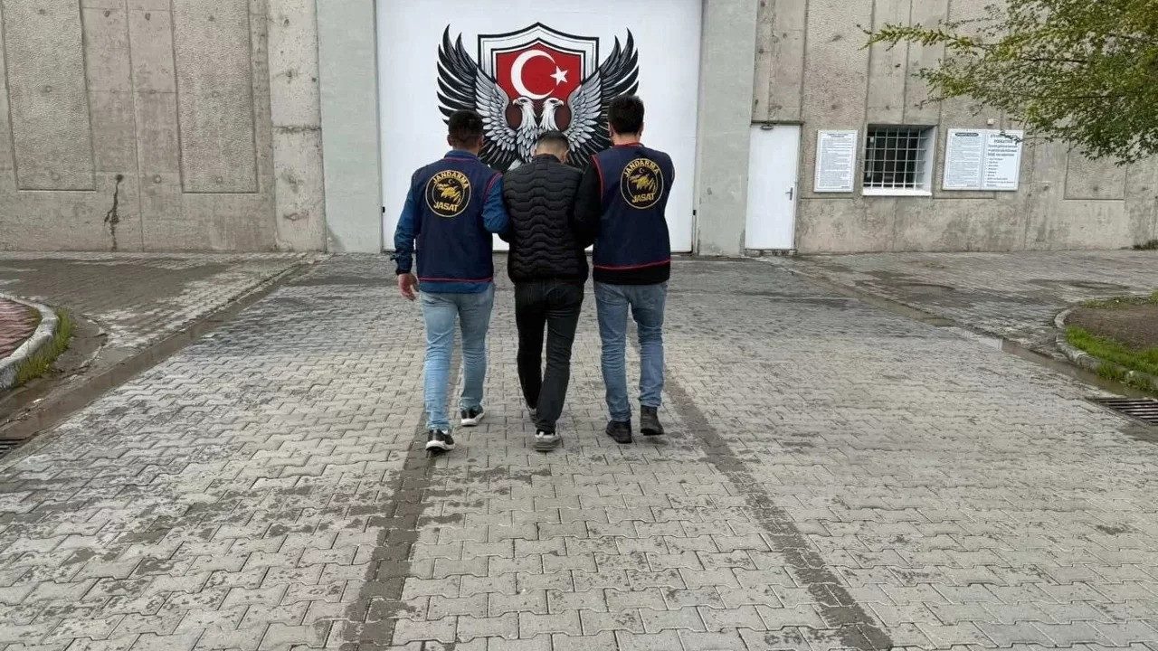 Jandarma Dedektifleri JASAT, 11 Yıl Hapis Cezası Alan Firariyi Ele Geçirdi